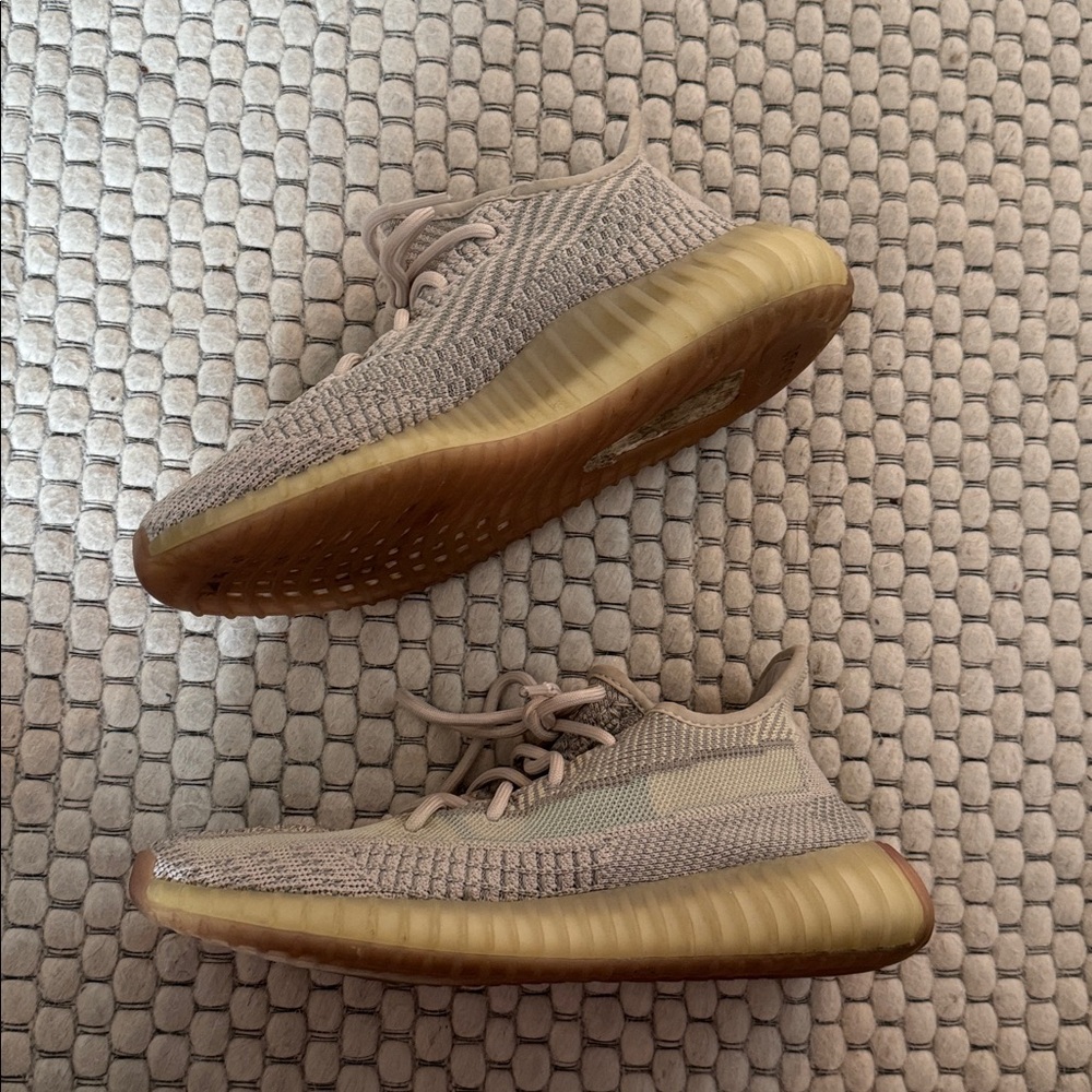 Yeezys size 6.5 men (fits women’s size 7.5) - Picture 4 of 6